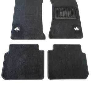HOLDEN COMMODORE 4 PIECE FLOOR MATS BLACK PLUSH PLUSH SET SUIT VB VC VK VH LION BADGE